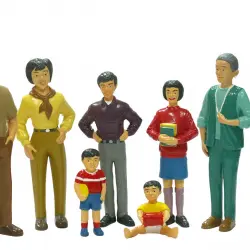 Figura Amigos del mundo Familia asiática